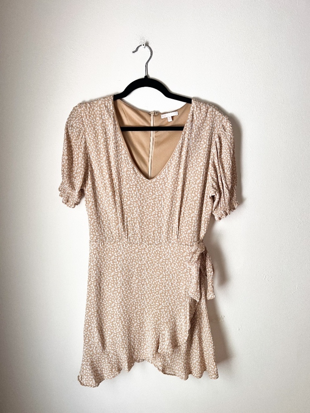 GB Beige Floral Print Faux Wrap Mini Dress M Puff Sleeve Ruffle Cottagecore